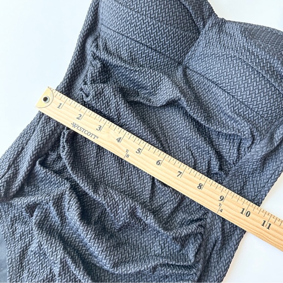 Nip Tuck Swimsuit Womens 4 Black Solid One Piece Neutral Slimming - Picture 5 of 12